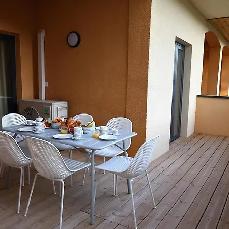 Apartment T 4 Spacieux Bord De Avec Piscine Chauffee *