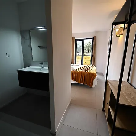 Apartment T 4 Spacieux Bord De Avec Piscine Chauffee *